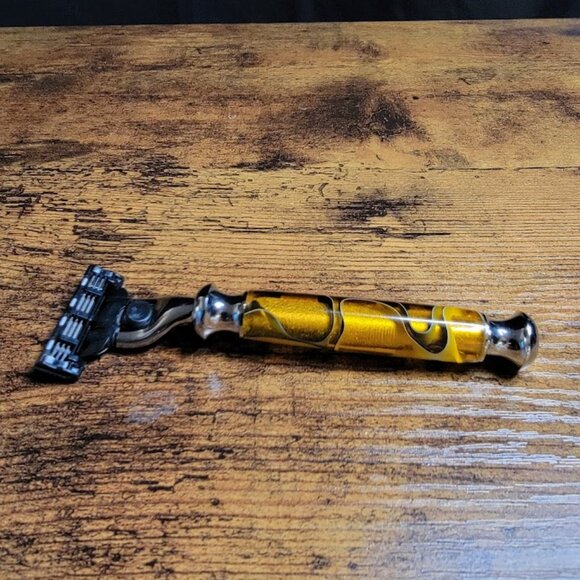 Handmade Chrome and acrylic Razor - Picture 4 of 4